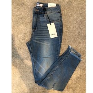 Distressed crop skinny jeans